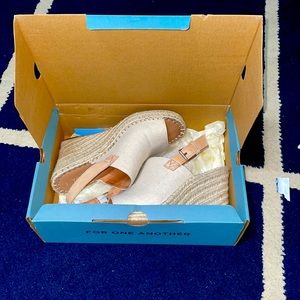 Tom’s Monica Natural Oxford